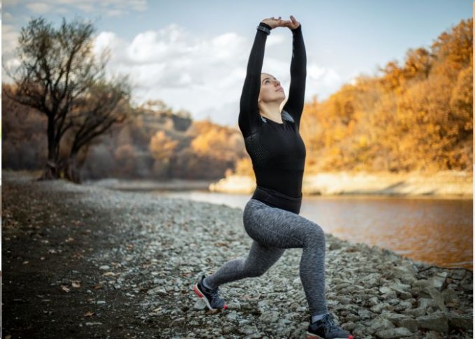 Kobieta aktywna fizycznie na diecie SIRT